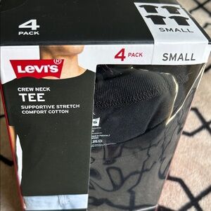 Levi’s Crew Neck Tee 4 pack Men’s Small black 
NIB